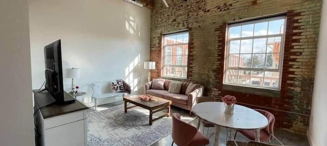 Luxury 1-bedroom apartment with pool