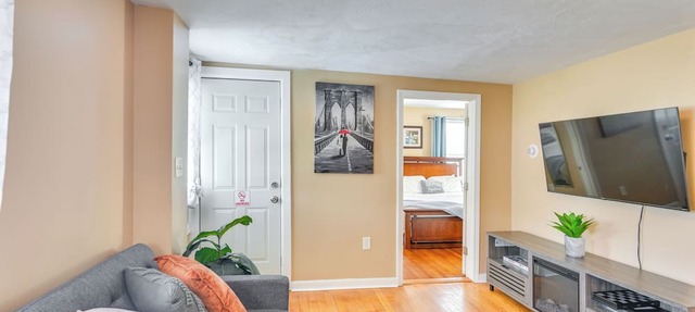Stunning Brockton Apt < 4 Mi to Westgate Mall!