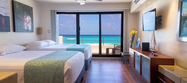 Luxury Villa at the feet of the sea In Cancun
