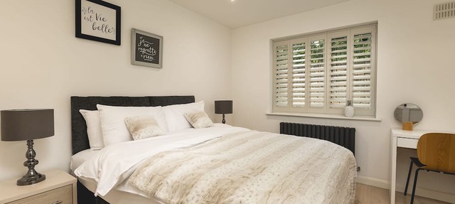 'Just 20 mins from Buckingham Palace + Free Parking Space! "