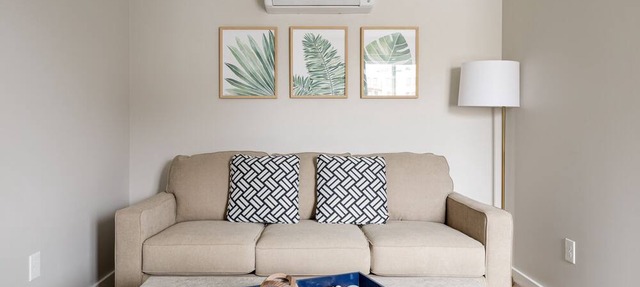 Downtown Newly Remodeled Apartment | AC | Beach | Restaurants | Breweries | Nightlife |