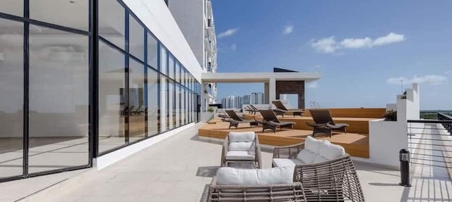San Fran 502 | Lagoon-View 1BR, Pool & Gym