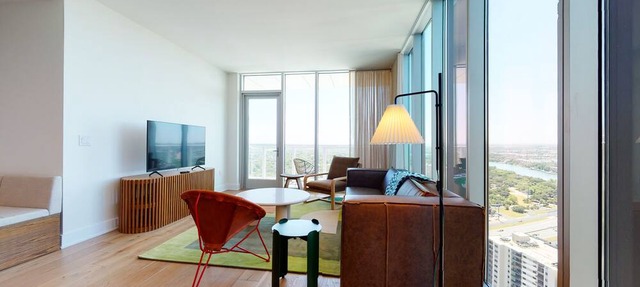 32nd-floor Rainey St condo with stunning lakeview balcony, rooftop pool & gym