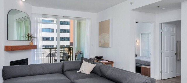 Urban Hi-Tech 2 BR Escape in Little Italy~Near Bay, Gas Lamp & Beaches!