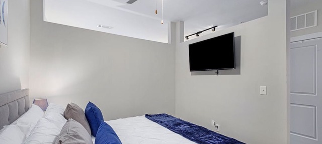 Piece of NoDa⭐️FreeParking⭐️KingBed⭐️SmartTVs⭐️1GBWifi