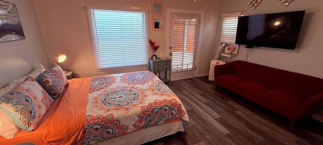 Cute Tropical Beach Studio Walk to Ocean and All!