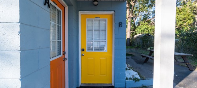 Adorable 1-bedroom home w/Full Kitchen & Parking - Sleeps 4