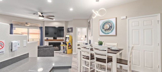Desert retreat, 3 pools, free parking, PAC MAN, Pickleball, Basketball, Internet
