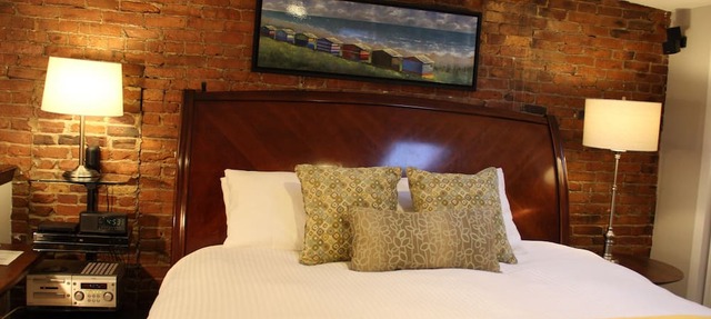 *Fresh* Modern Triplex in a Classic Boston Row House, Amazing City Views!
