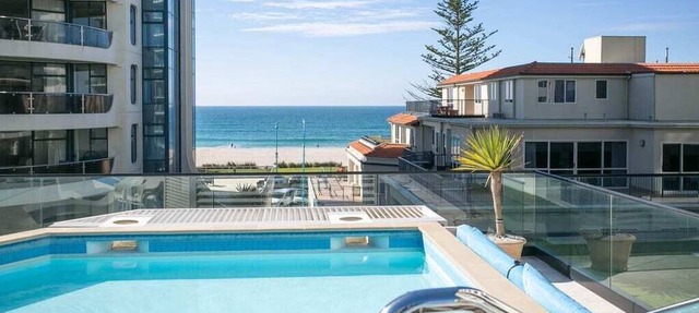 Marvellous Mount Apartment with pool, gym & beach