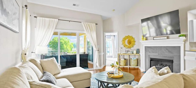 Lavish Lake Lounge by SoCharm | 3rd Fl Waterfront Condo - 3Bed/2Bath Cornelius