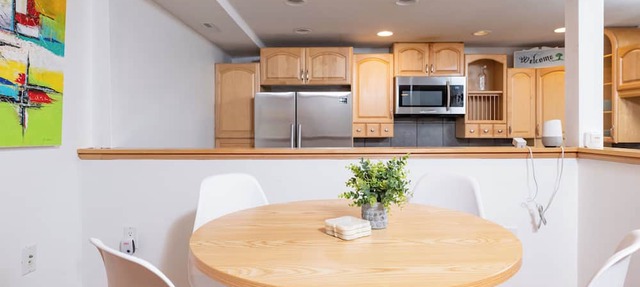 Stay in comfort and style! Encore Private Suite + Free parking! Close to Boston!