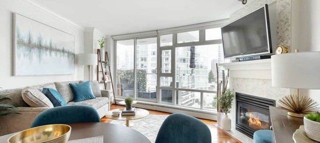 Aquarius Yaletown WaterView 2Bdrm 2Bath Pool Hot Tub Steam