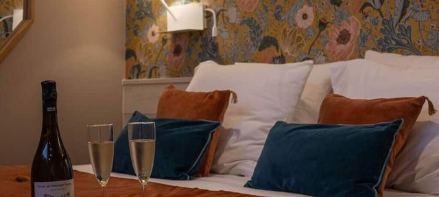 Apartment – 2BR 2BA – Steps from Eiffel Tower