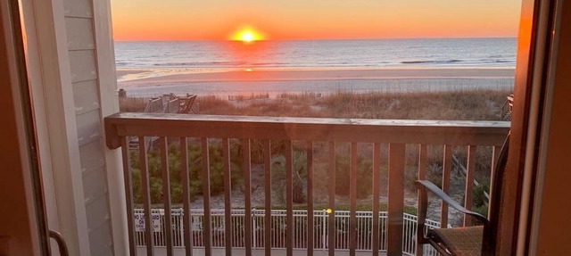 Dolphin Cay 204! Oceanfront 3 BR (2 KG BR's-1 Qn BR) 2 BA! Large pool!