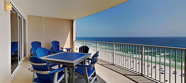 Beachfront, Private Balcony!