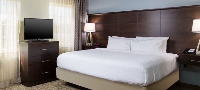Free Breakfast Buffet & Pool Access. Near University of Colorado Hospital.