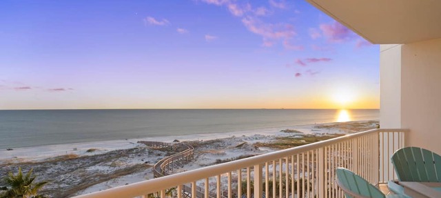 Beachfront 2BR Condo in Gulf Shores - Pools, Spa & steps from Beach Access
