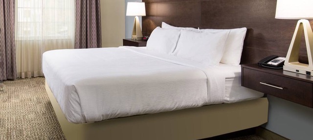 King Suite. Free Breakfast Buffet. Pool & Gym Access. Amazing Location!