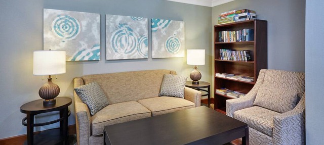 King Suite in "The Glen" District. Free Breakfast Daily. Indoor Pool