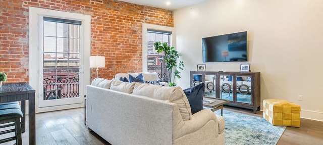 💜CHARACTER GALORE A TASTE OF NOLA NOT FOUND IN A HOTEL! 2 Balconies King Beds+Sleeper Sofa💜