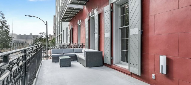 🎷Luxury Historic Downtown Location LG Private Balcony | The Armstrong 🎷