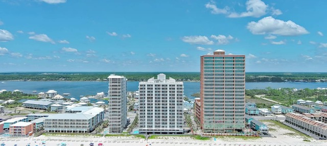 Come Enjoy this luxury condo right on the beach of Gulf Shores!