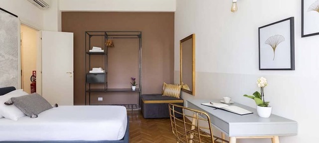 The San Saba vacation apartment can accommodate groups of up to 12 people. It consists of 5 bedrooms, a large living room, 3 bathrooms and a modern kitchen.there is a large terrace, equipped with dining table and chairs, where you can relax after a strenu