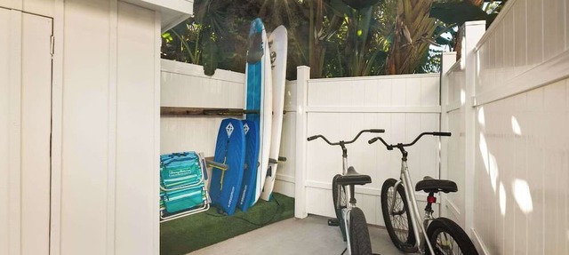 Beach Bungalow 4 with Private Outdoor Patio