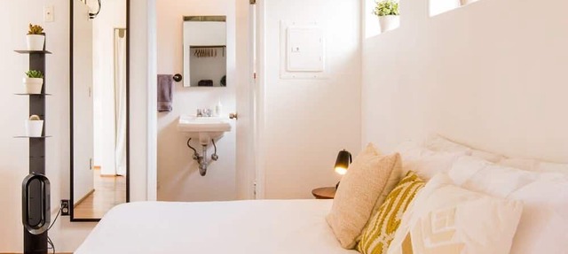 Room A at The Dutra Inn - Little Italy