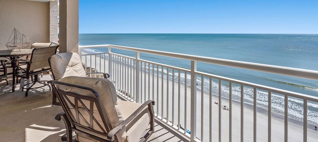 Fall in love w/this oceanfront condo w/indoor & outdoor pool, lazy river, kids' pool & non-stop view