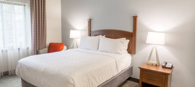 Free Breakfast. Outdoor Pool & Hot Tub. Great for Business Travelers!