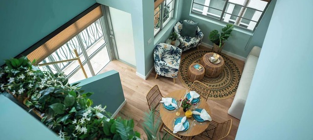 Sun-kissed Retreat: Pool, Beach Access, BBQ & Balcony!