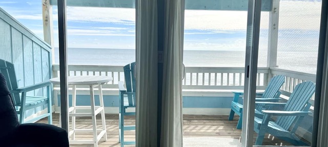 Oceanfront Ground Floor Condo with Pool- Riggings D1