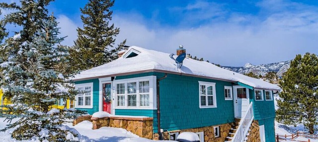 Dog friendly cottage near downtown & National Park