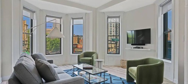The Neighborhood Hotel - Lincoln Park 301 - One Bedroom