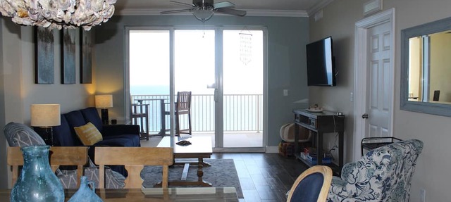 Ocean front 2 bdrm condo, fantastic ocean views, free beach chair rental.