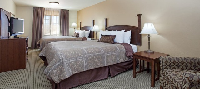 Lovely Suite! Free Breakfast Buffet. Pool, Hot Tub & Waterslide Access. Close to Salt Palace Convention Center!
