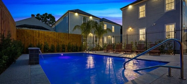 Chic 4 BR Condo | Large Pool | Perfect Location