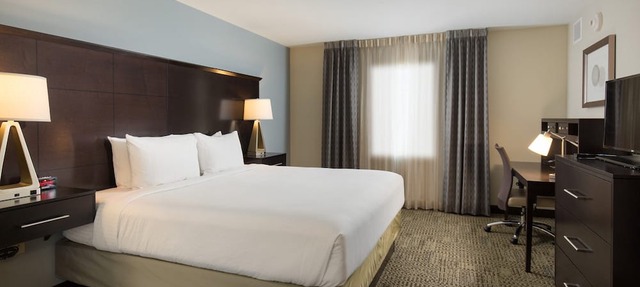King Suite | Free Breakfast Buffet + Great for Business Travelers!
