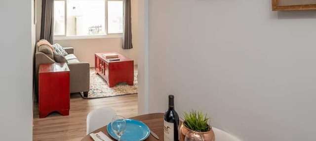 Bright 2 Bedroom 1.5 bath 15 Seconds to the BEACH!