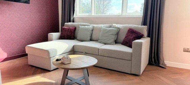 Central Studio close to East Putney tube station