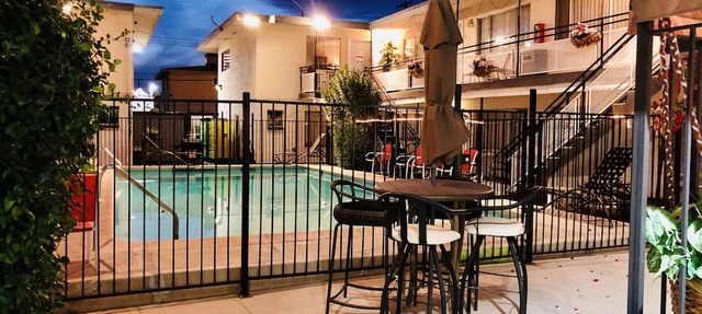 next to Strip 3BRVegas LVCC-1mile walk bestSpot POOL Labor Day enjoy cozy love