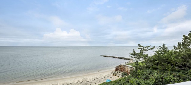 Steps to the Surf—Modern Oceanfront Condo