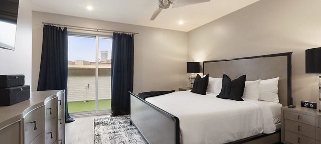 ⛳️ PERFECT PENTHOUSE! Downtown, Secluded Terrace PUTT-PUTT, PING PONG, OUTDOOR CHESS+CHECKERS!