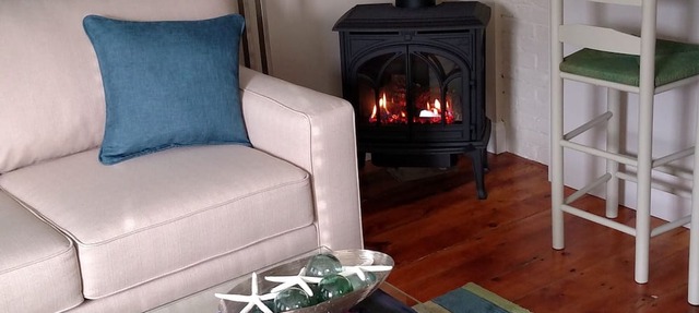 Your Getaway in the West End - Sleeps 4!