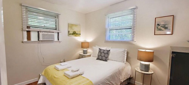 Family Friendly Charming cottage set within a mile of the beach and steps to Boon Street!
