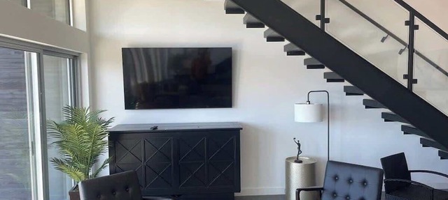 Luxury Penthouse 2 Blocks | Near UT Stadium