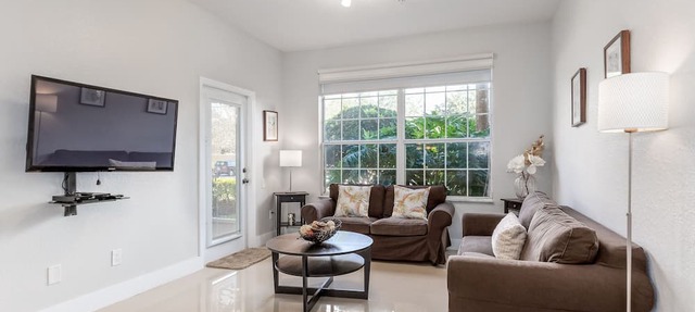 Modern Mickey themed condo perfect for families, two miles from Disney!