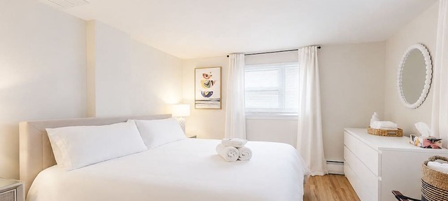 Great 1 bed close to Longwd Med, Fenway, parkng